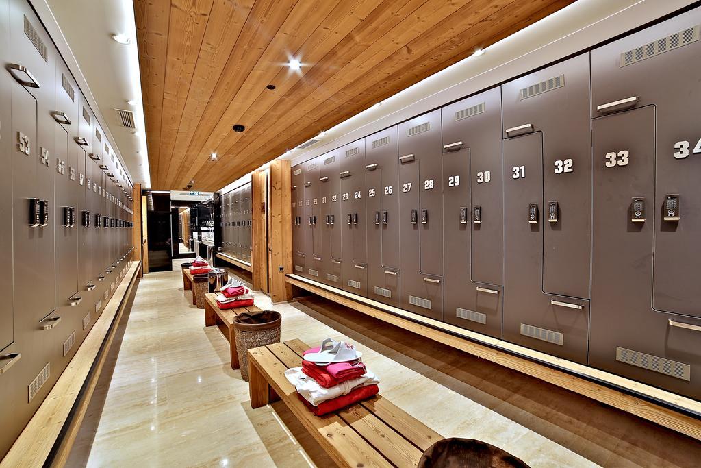 Dosso Dossi Hotels & Spa Downtown Istanbul Exterior photo The photo shows a locker room interior. It features rows of lockers along the walls, each with a number on it. The lockers have a simple, metallic design, and the space has a warm, modern aesthetic with wooden ceiling panels. There are wooden benches